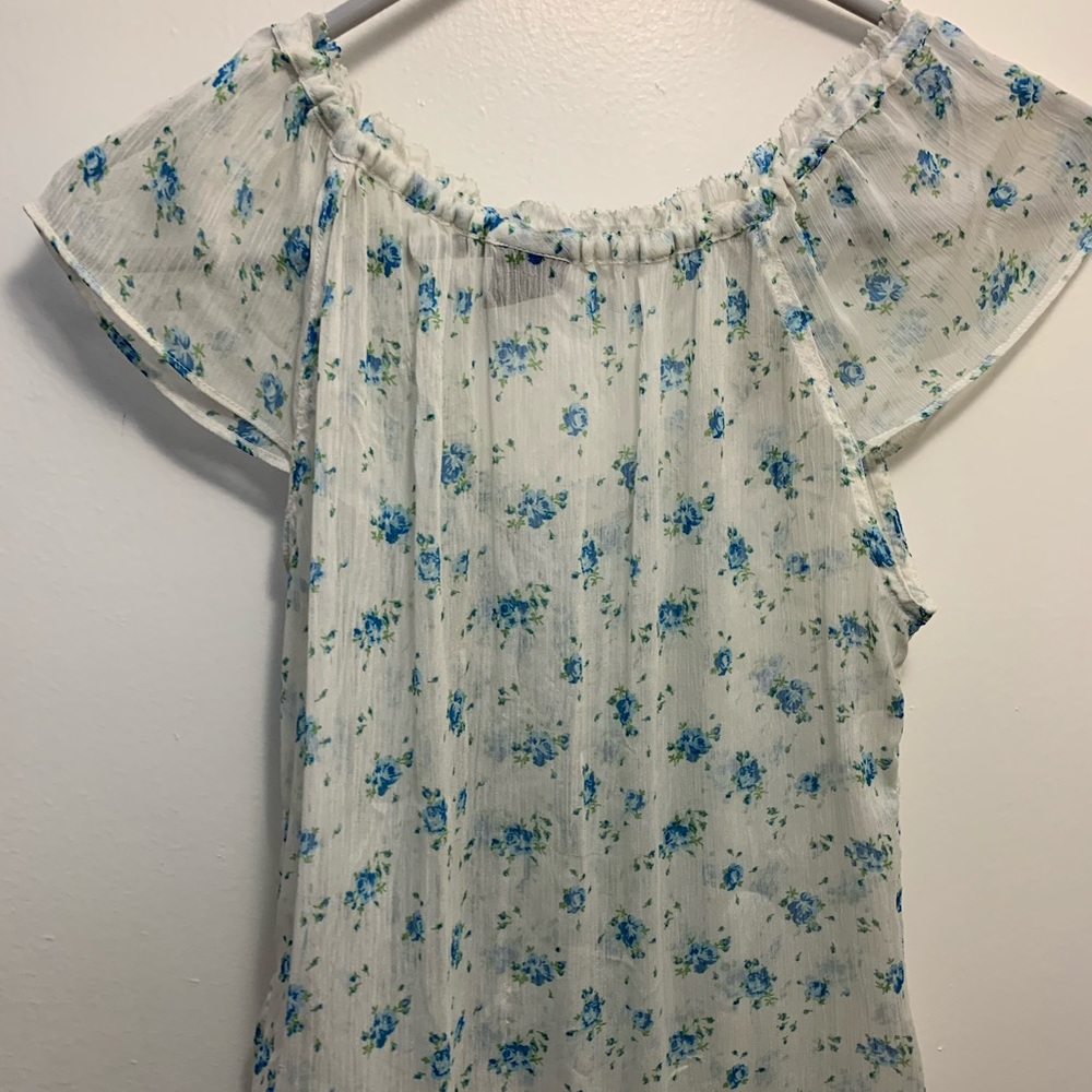 🦋FLORAL CASUAL TOP🦋 - Picture 2 of 3